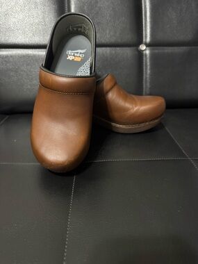 Dansko Carmel Brown waterproof Slip-On Clogs size 37 slip resistant healthcare